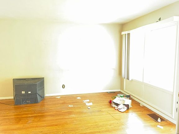 2nd image of 2804 Dogwood Dr