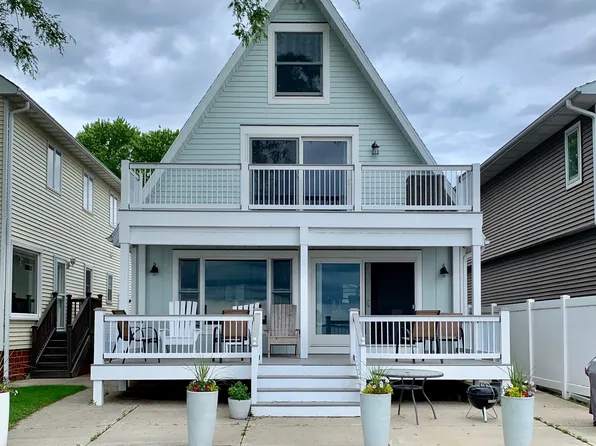 507 N Shore Dr, Clear Lake, IA 50428