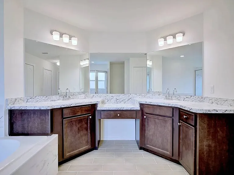 4548 Adrienne St — Photo 15