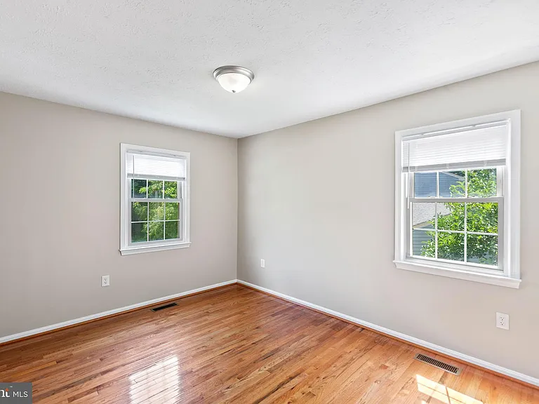2324 Kent Ct — Photo 23