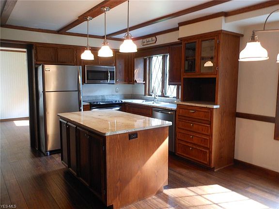 3rd image of 2910 Whispering Pines Dr