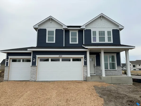 1691 Tyrone Dr, Shakopee, MN 55379