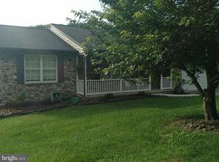 255 Riverview Rd, Mount Wolf, PA 17347