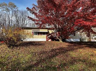 53 Elm Ln, Wales, MA 01081