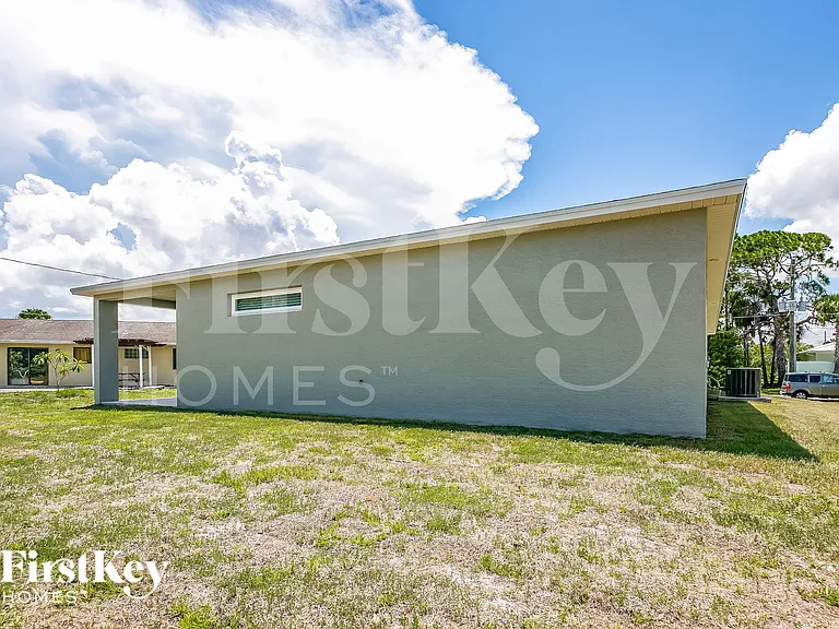 961 SW College Park Rd — Photo 15