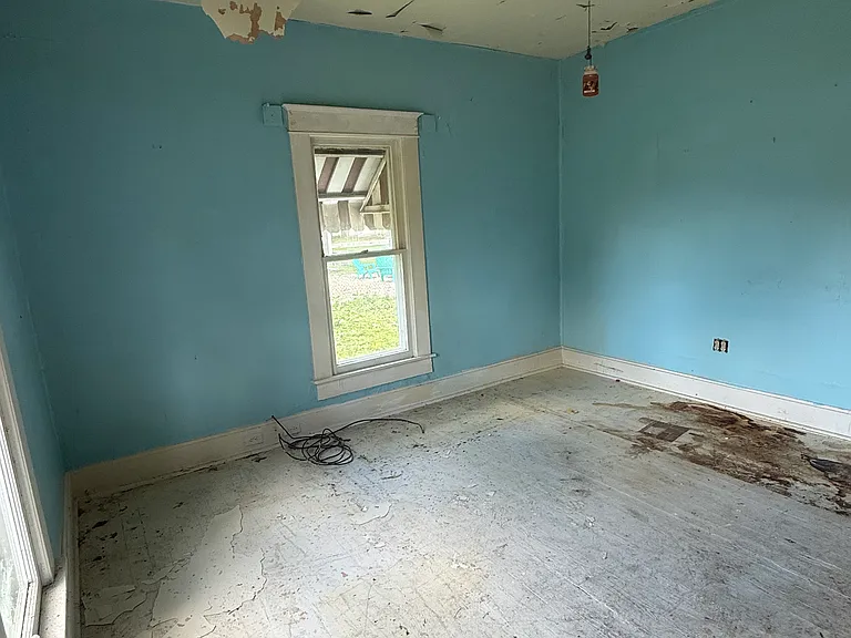 533 Higgins St — Photo 25