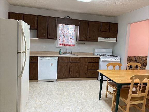 3rd image of 113 S 16th St
