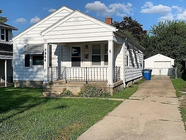 1848 Pershing Blvd photo 1