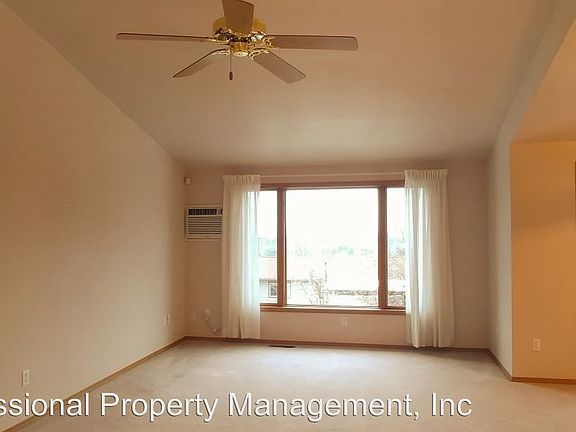 4th image of 2500 Blackthorn Dr
