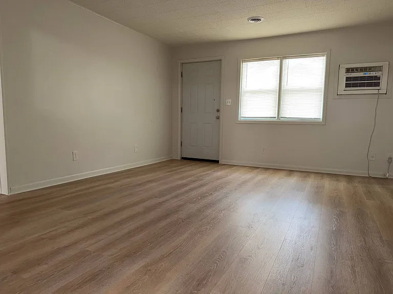 118 E Canal St #3 — Photo 7