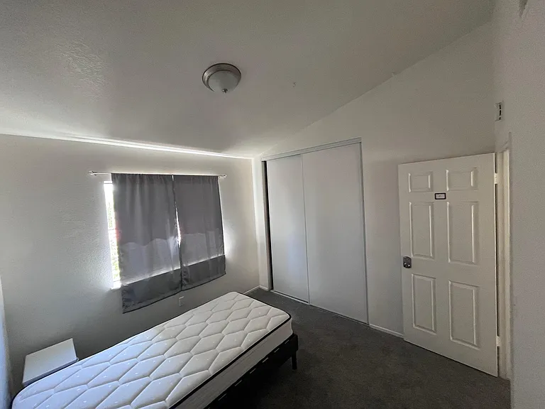 Thornberry Cir — Photo 1