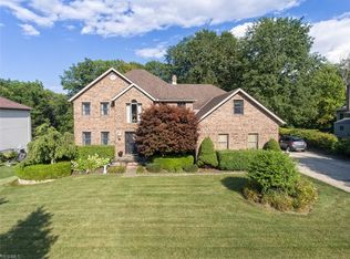 147 Lakecrest Blvd, Hinckley, OH 44233