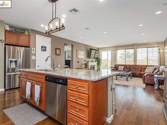 5th image of 3033 Aldrich St
