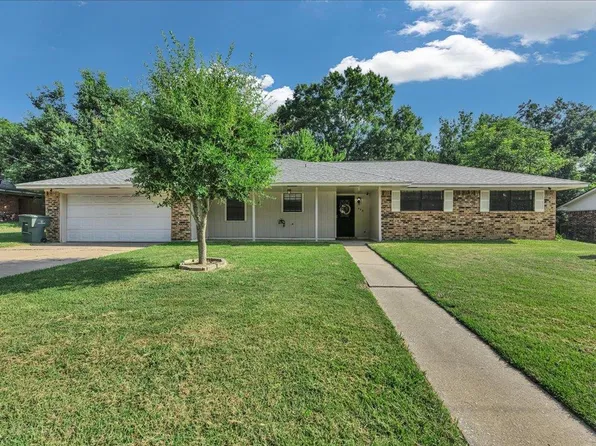 426 Willow Oak St, Nacogdoches, TX 75964
