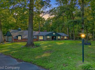 27667 Forestbrook Dr, Farmington Hills, MI