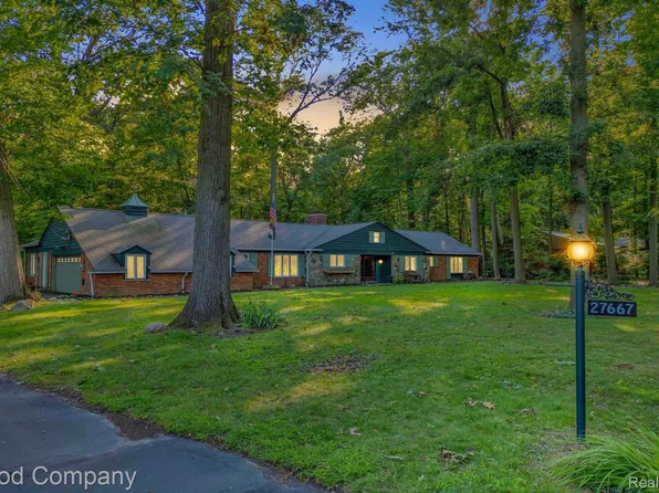 27667 Forestbrook Dr, Farmington Hills, MI 48334