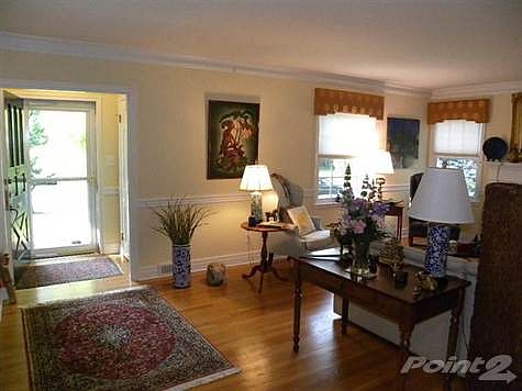 5th image of 328 Queensway Dr
