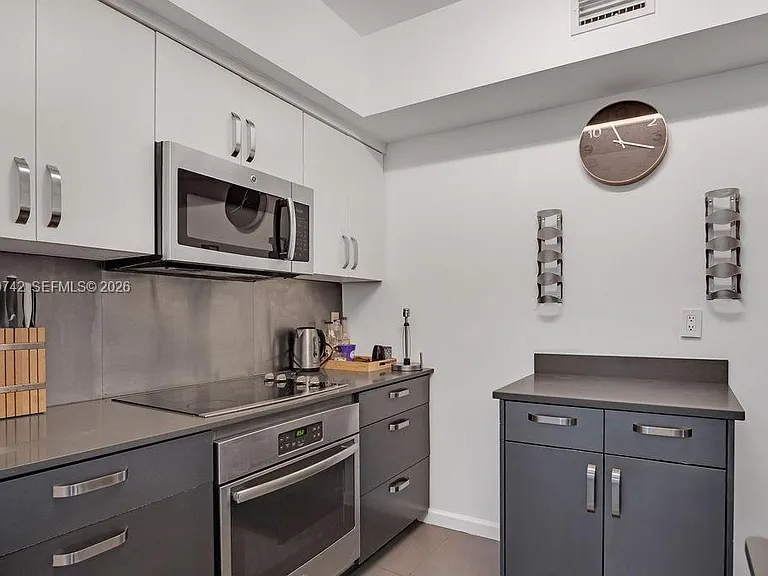 747 Michigan Ave #201 — Photo 4