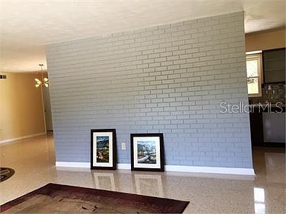 4th image of 1369 Woodcrest Ave