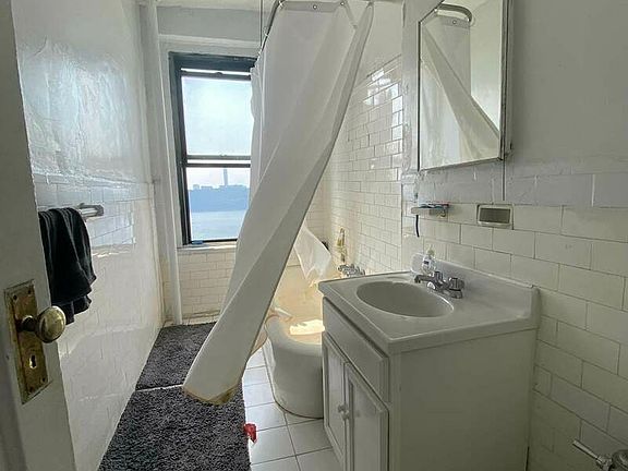 4th image of 80 Haven Ave APT 4F