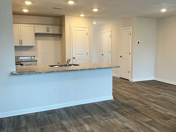 4th image of 3305 Alibird Ln