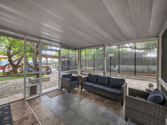 4th image of 294 NE 45 Court