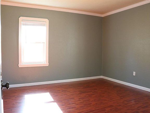 4th image of 1338 Beach St