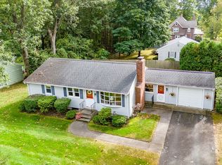 5 Putting Green Cir, Springfield, MA 01108