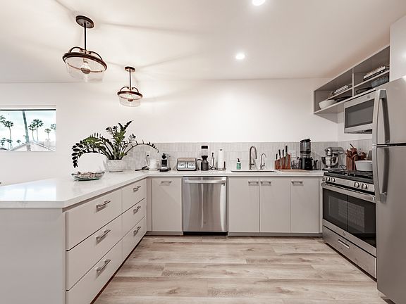 4th image of 2890 Sailor Ave #A