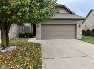 673 Brook Dr, Greenwood, IN