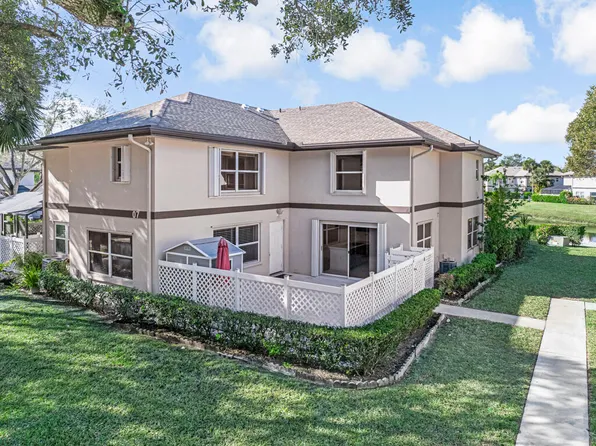 7 Amherst Court Apt A, Royal Palm Beach, FL 33411