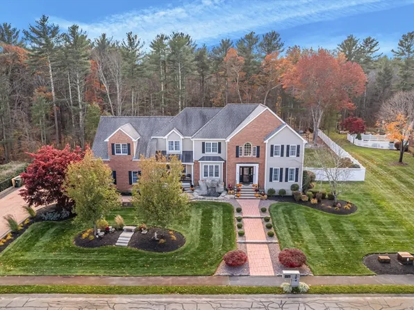 394 Mohawk Rd, Raynham, MA 02767
