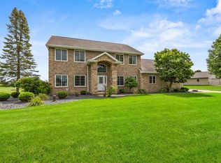 8190 Sage Ct, Neenah, WI 54956