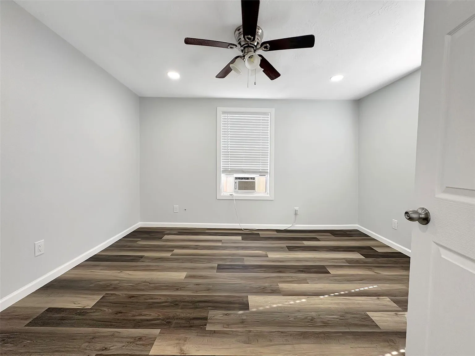 1 bed, 1.0 bath, 647 sqft, $1,000 — Photo 3