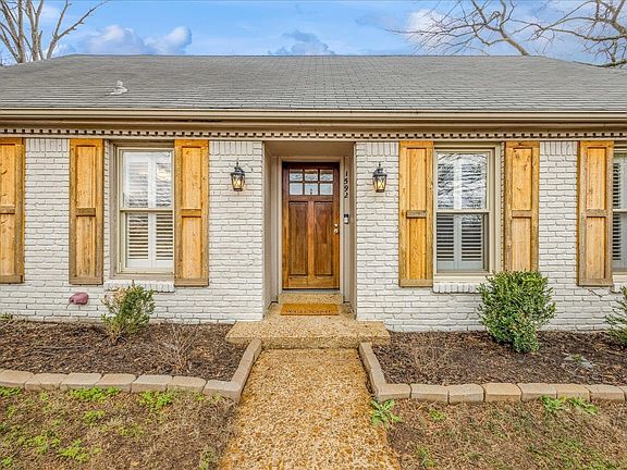 5th image of 1592 W Crestwood Dr