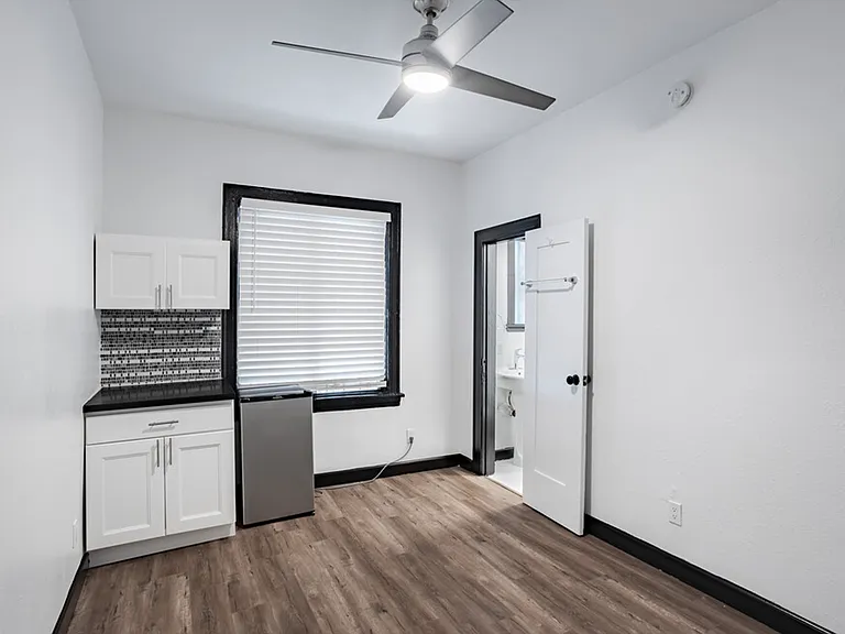 St. Moritz Apartments — Photo 7