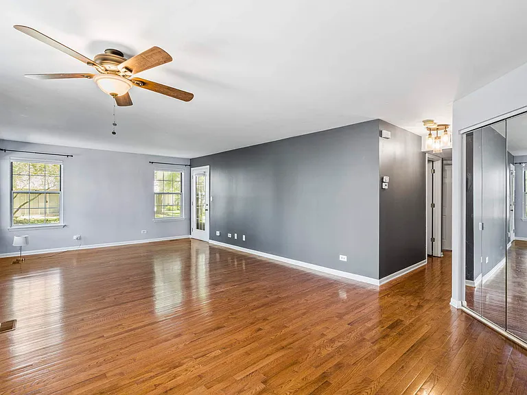 2146 Camden Ln — Photo 6