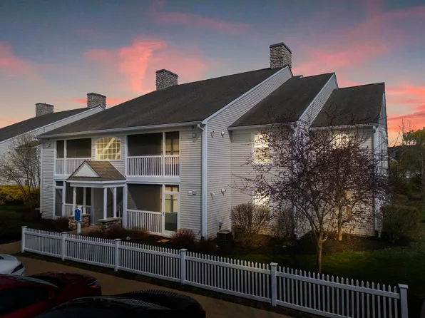 2775 S Knightsbridge Cir, Ann Arbor, MI 48105