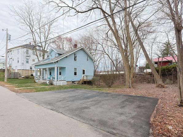 21 Trenton St, Bellingham, MA 02019