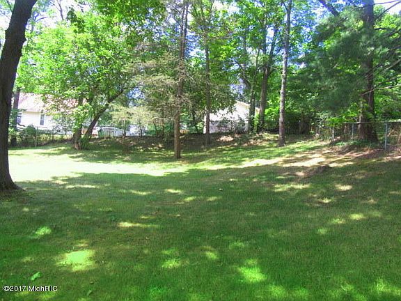 3rd image of 3528 Oakland Dr