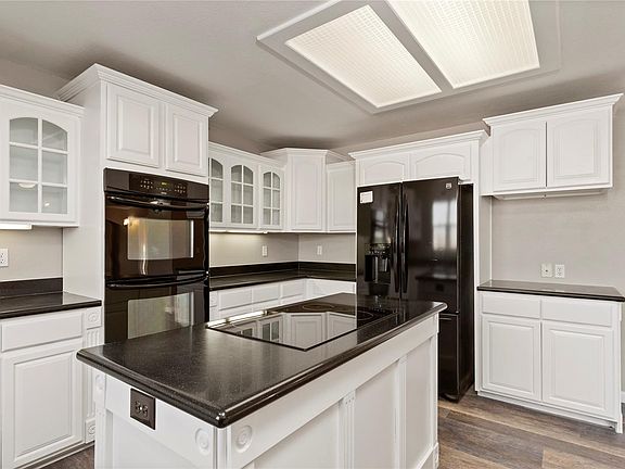 3rd image of 1100 Lawson Ln