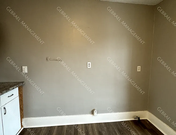 1635 Holmes St — Photo 11