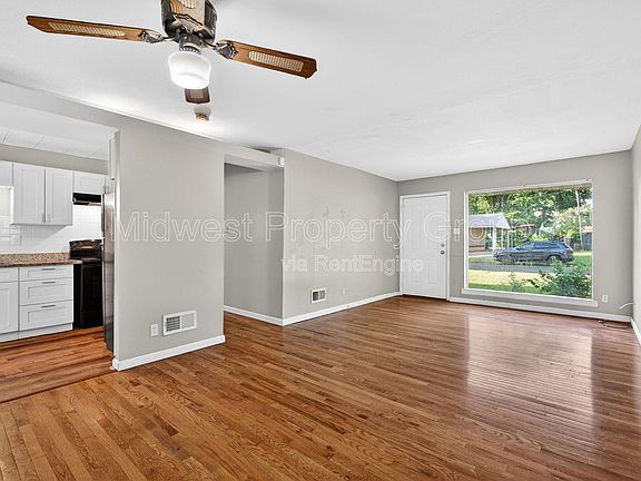 3rd image of 710 Tyson Dr