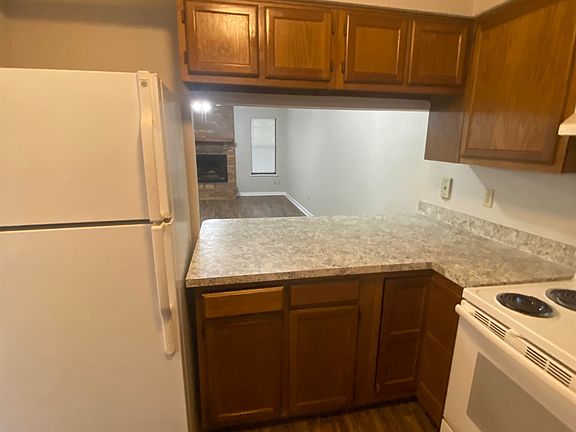 5th image of 2923 Woodrich Dr APT A