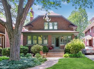 823 16th St, Wilmette, IL 60091