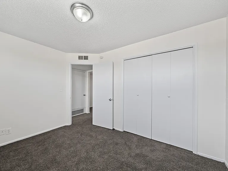 CATALINA VISTA APARTMENTS — Photo 32