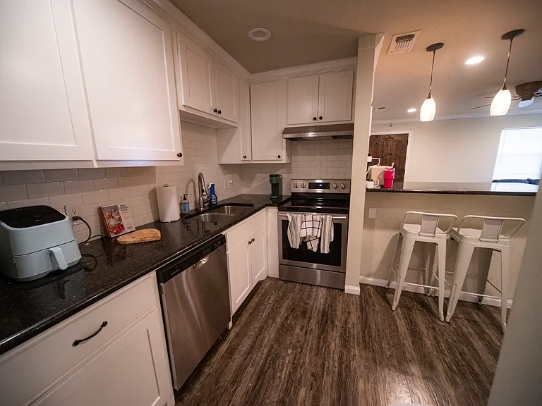 3217 McCart Ave — Photo 7
