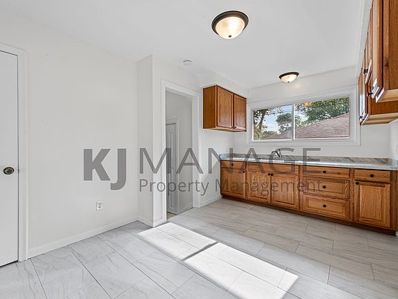 3rd image of 8417 Colonial Ln
