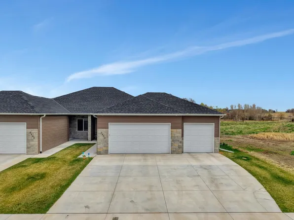 9450 Bailie Ct, Waverly, NE 68462