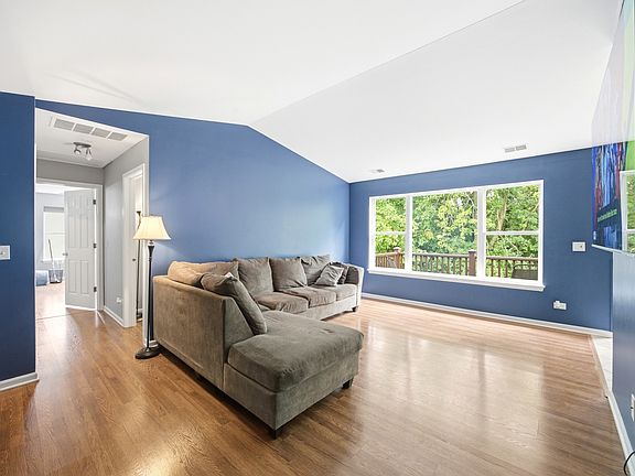 3rd image of 383 Woodview Cir APT D
